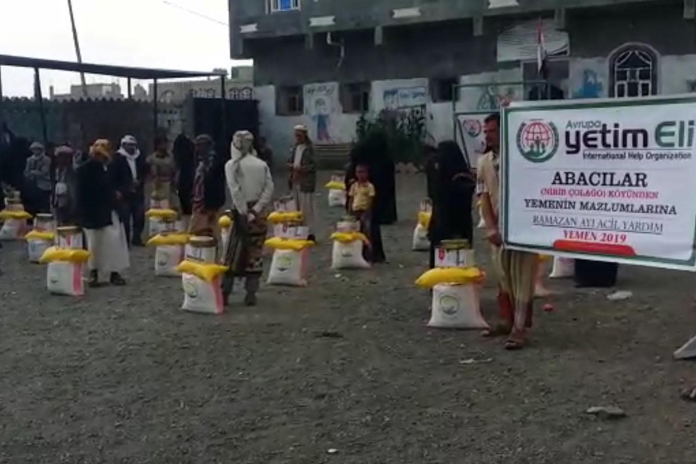Köy halkından Yemen'e yardım