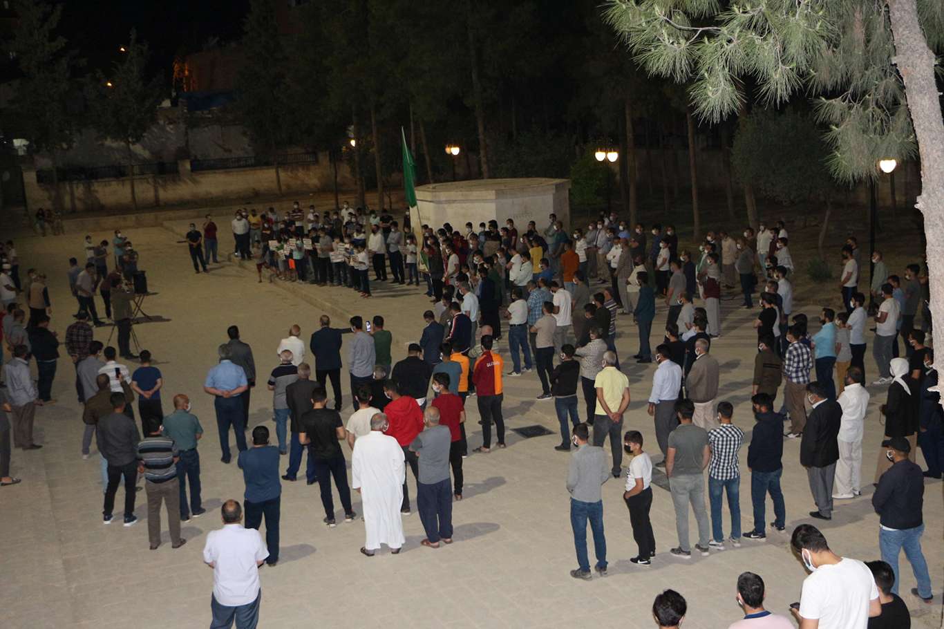 Kudüs için ayakta olan Mardin halkı terör şebekesine lanet okudu