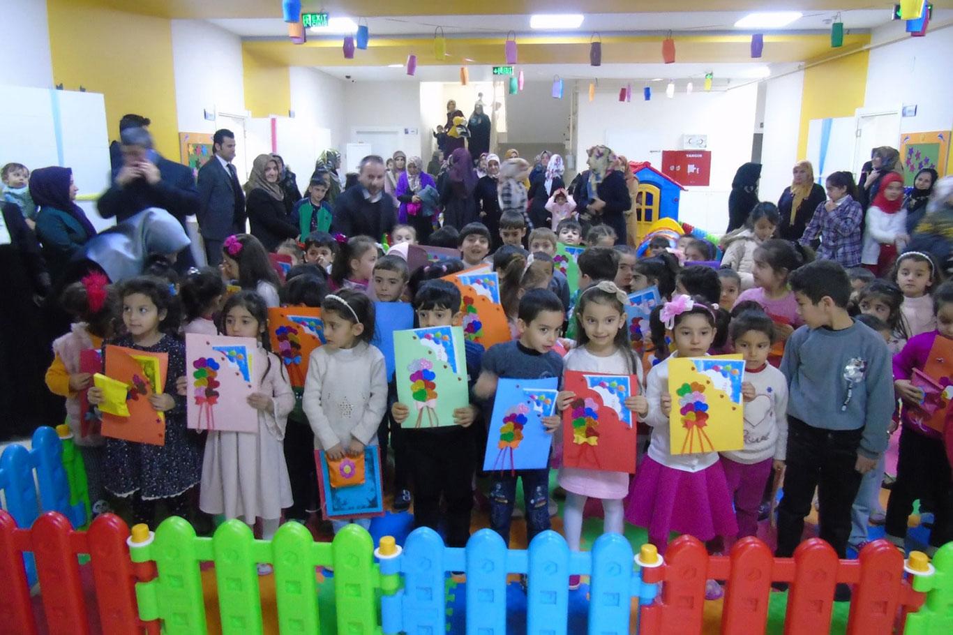 Kur'an kursunda okuyan minik öğrencilere karneleri dağıtıldı