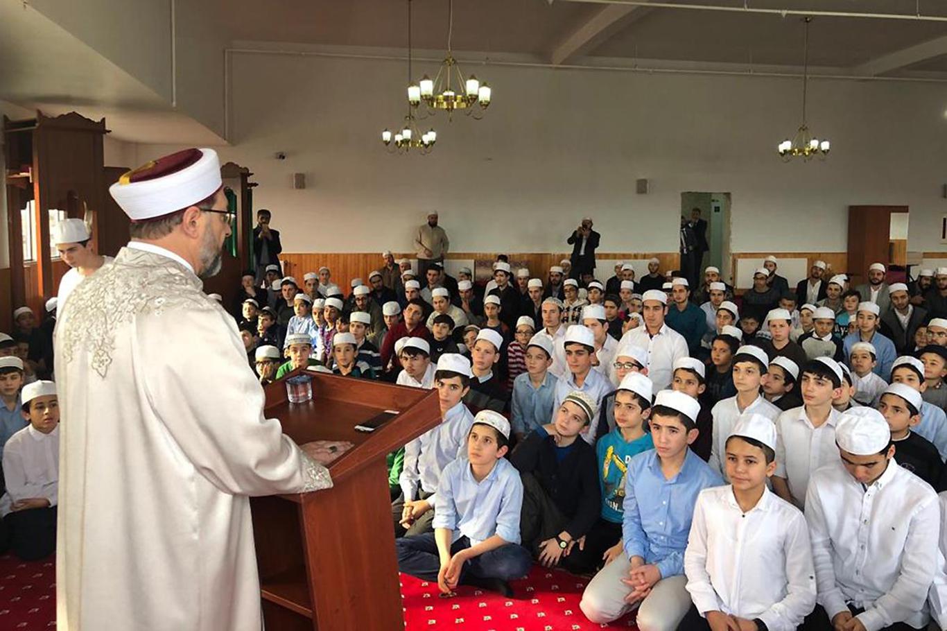 "Kur'an-ı Kerim'i öğrenmenin amacı, onu anlamak ve yaşamaktır"