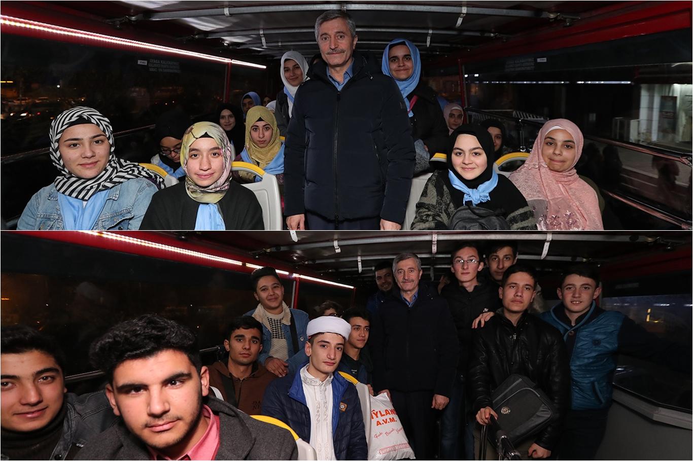 ​Liseli öğrenciler, genç yaşta kutsal topraklara gidecek olmanın sevincini yaşadılar