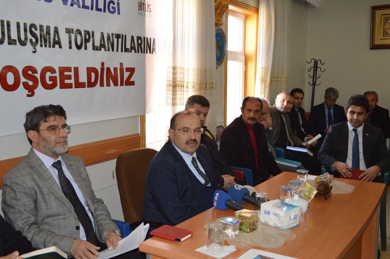 Mahalle sakinleri validen sorunları için çözüm istediler