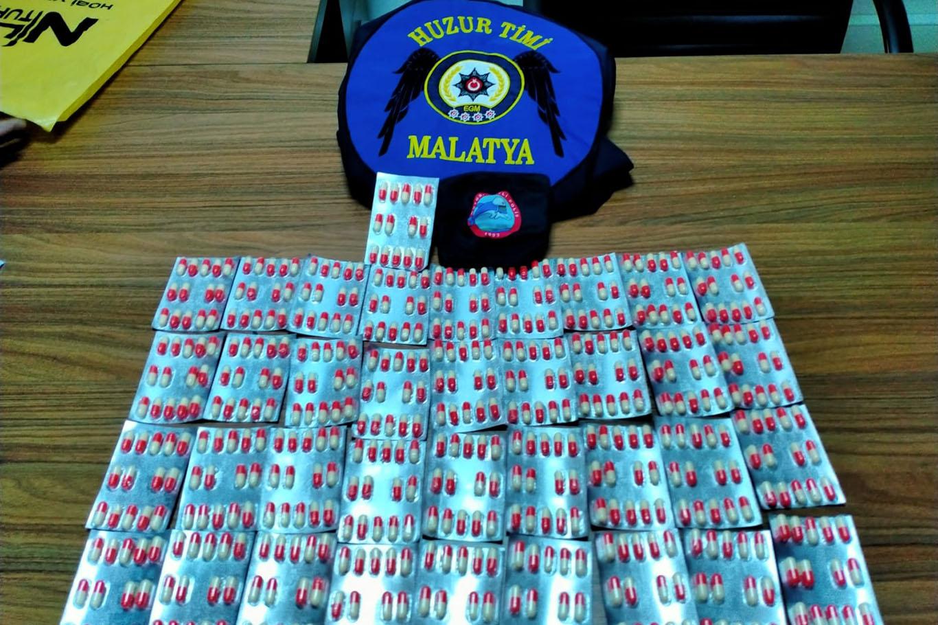 Malatya’da çok sayıda uyuşturucu hap ve silah ele geçirildi