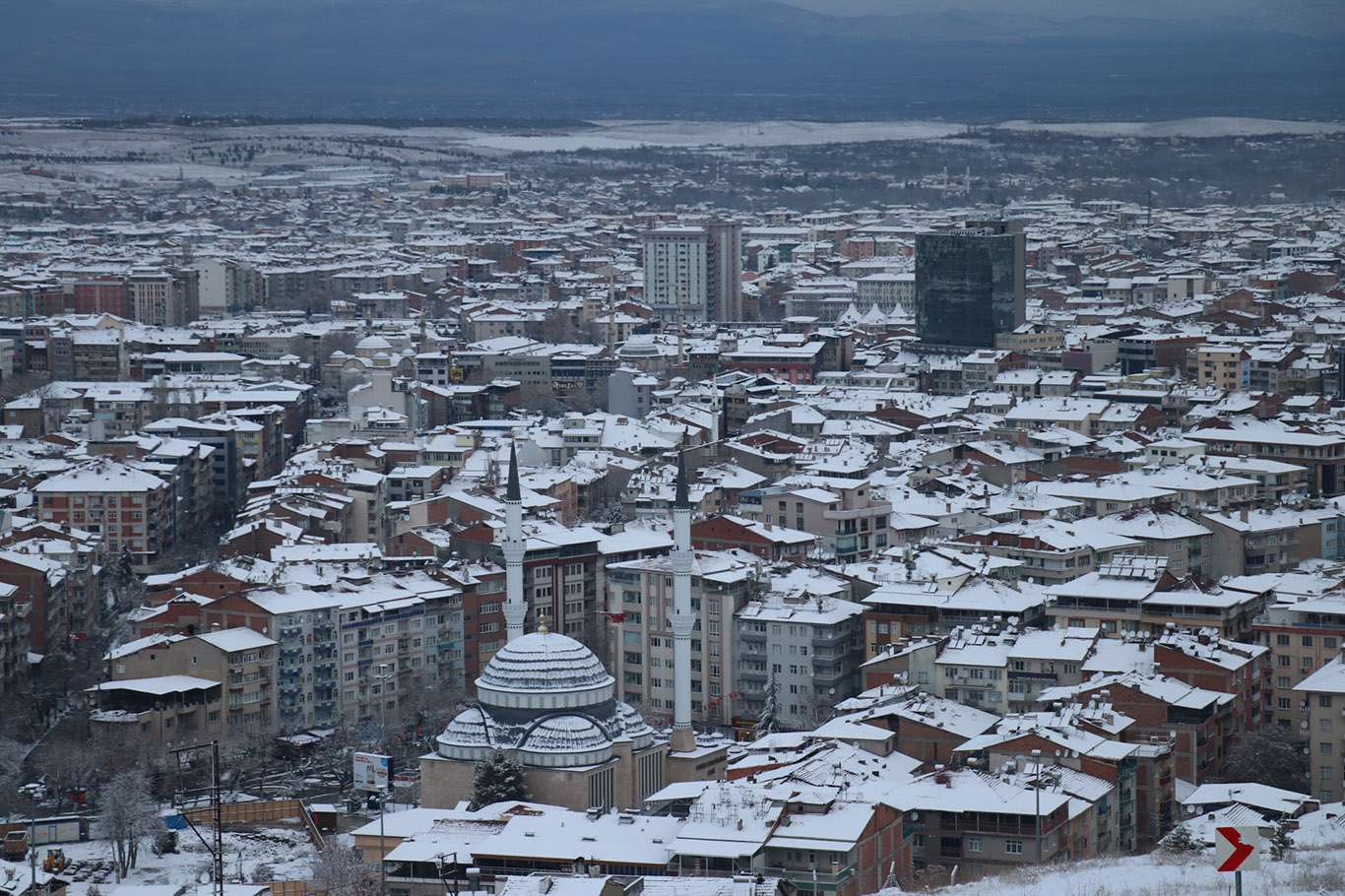 Malatyalılar mevsimin ilk kar yağışını sevinçle karşıladı