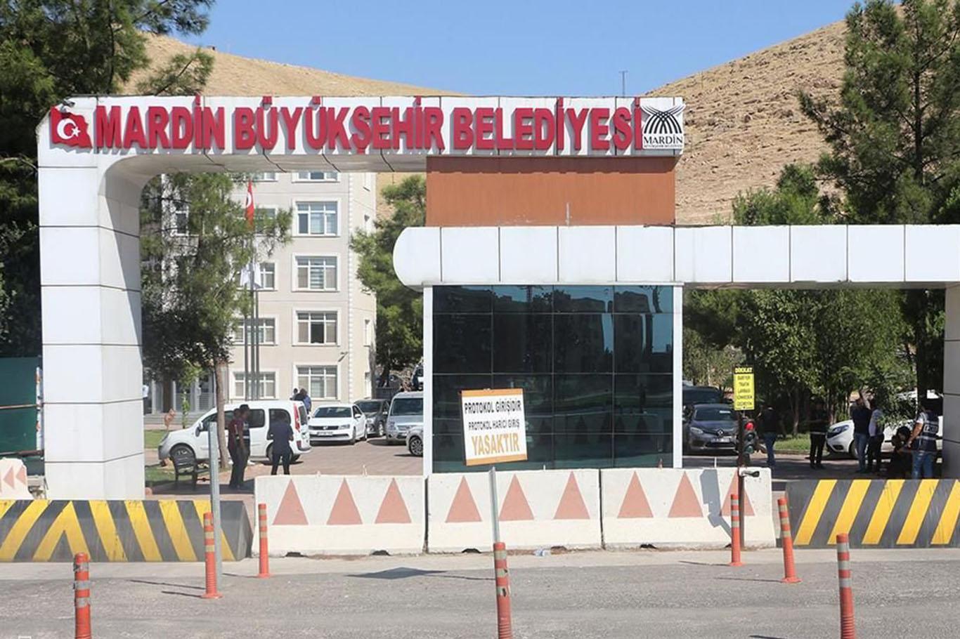 Mardin Büyükşehir Belediyesi’ne operasyon: 10 gözaltı