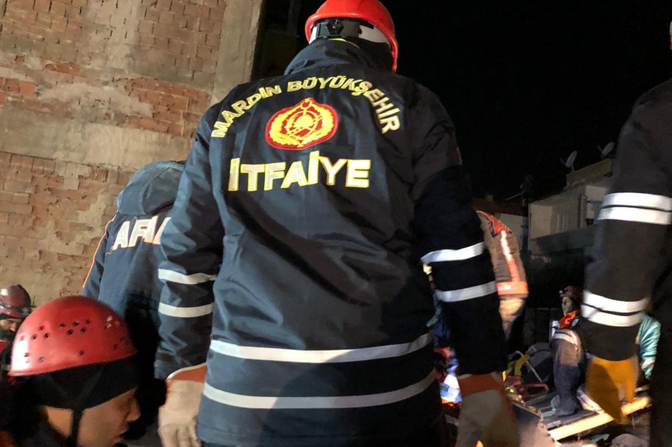 ​Mardin ekibi göçük altından 4 kişilik aileyi çıkardı