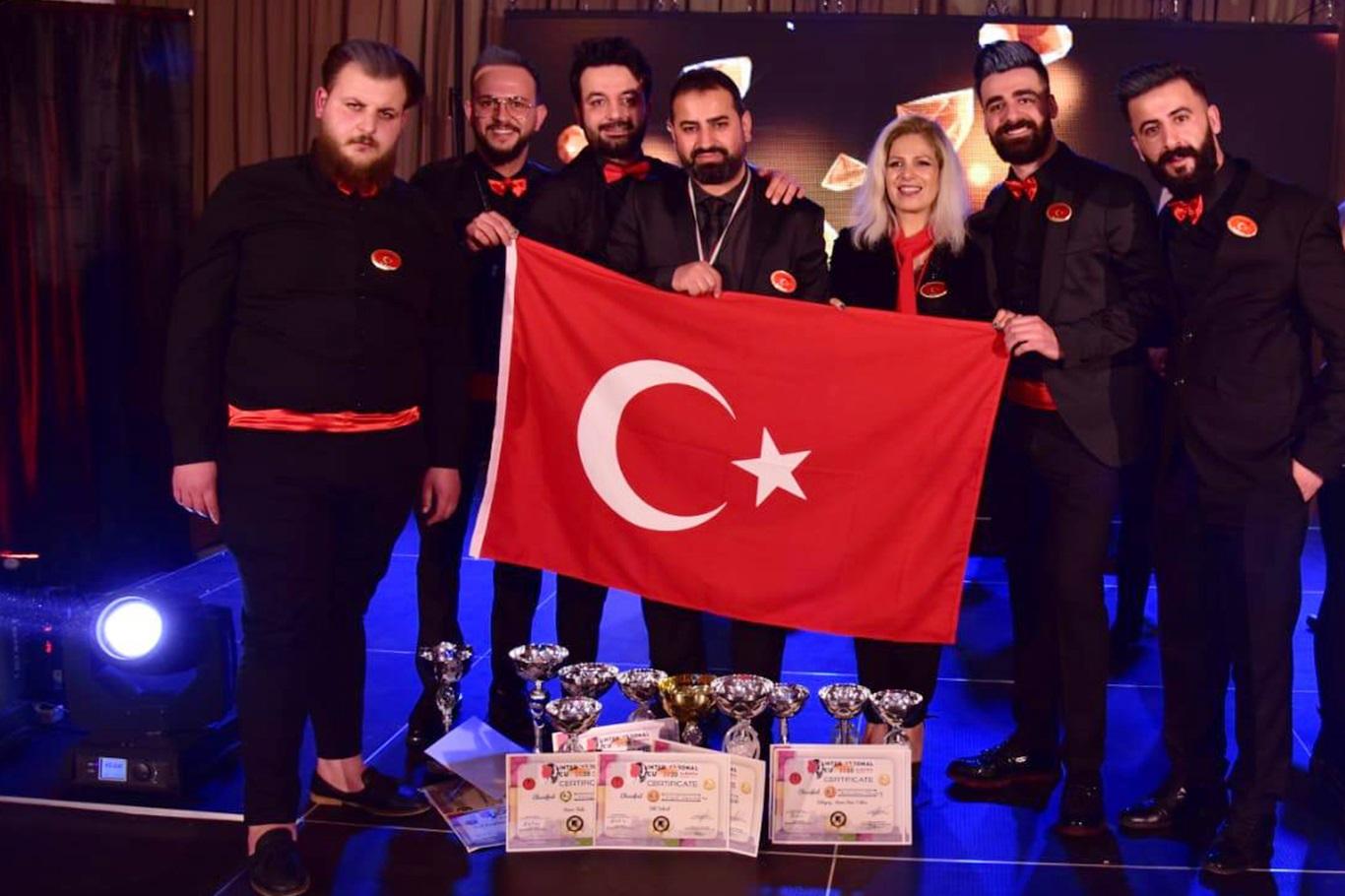 Mardinli kuaför Yusuf’a en iyi saç tasarım ödülü verildi
