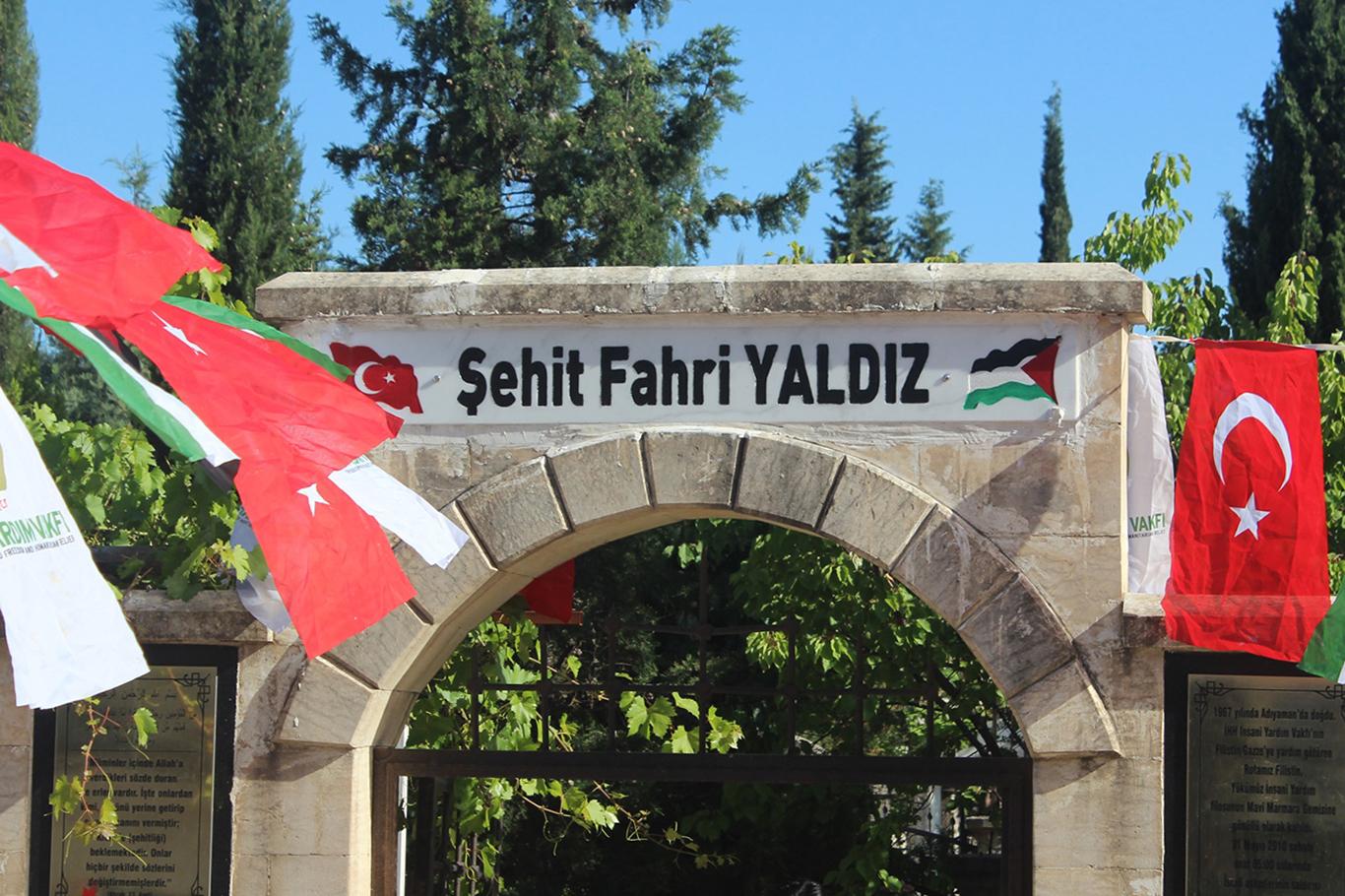 ​Mavi Marmara şehidi Fahri Yaldız, mezarı başında anıldı