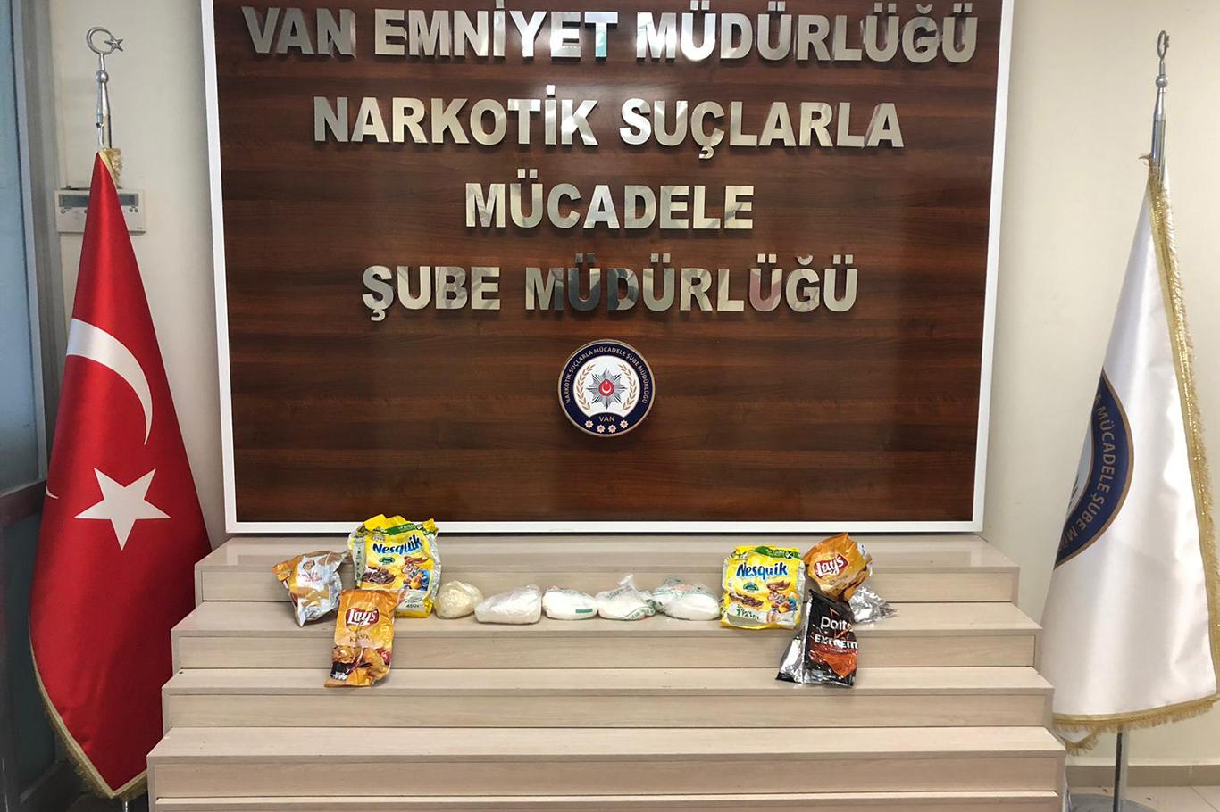 Metamfetamin ve gümrük kaçağı sigara ele geçirildi