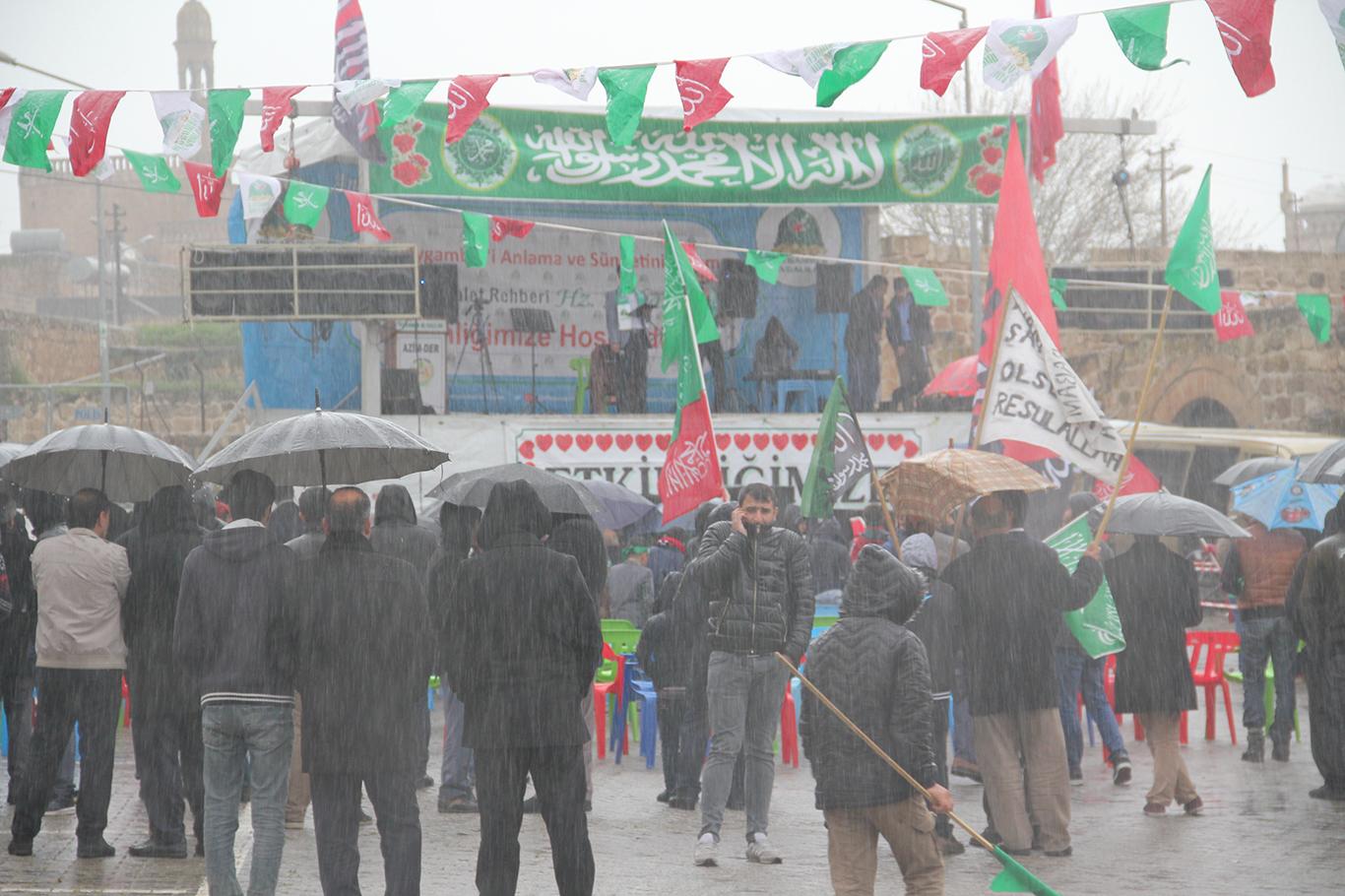 Midyat’taki etkinlik sağanak yağmur altında başladı