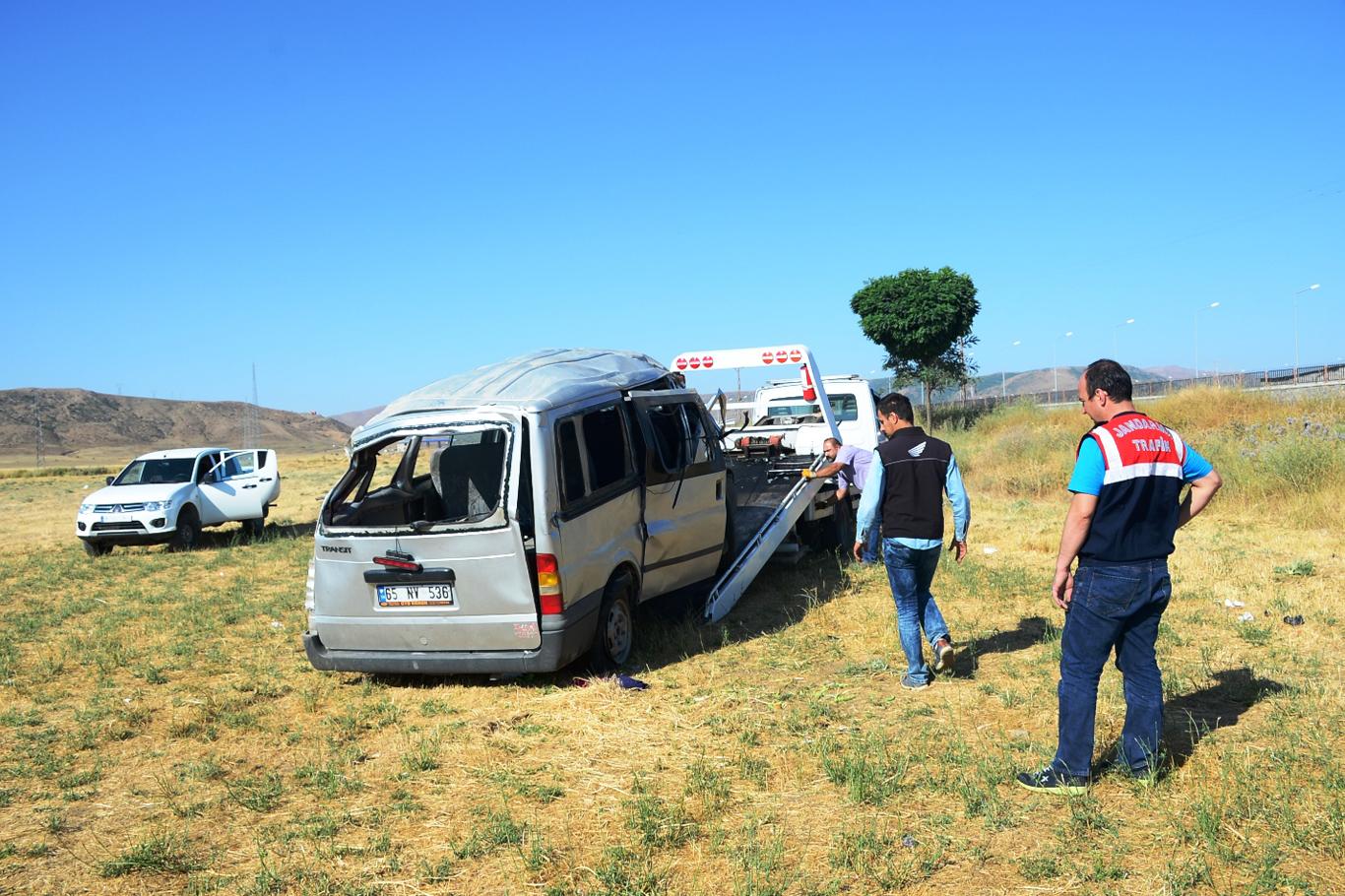 Minibüs şarampole yuvarlandı: 16 yaralı