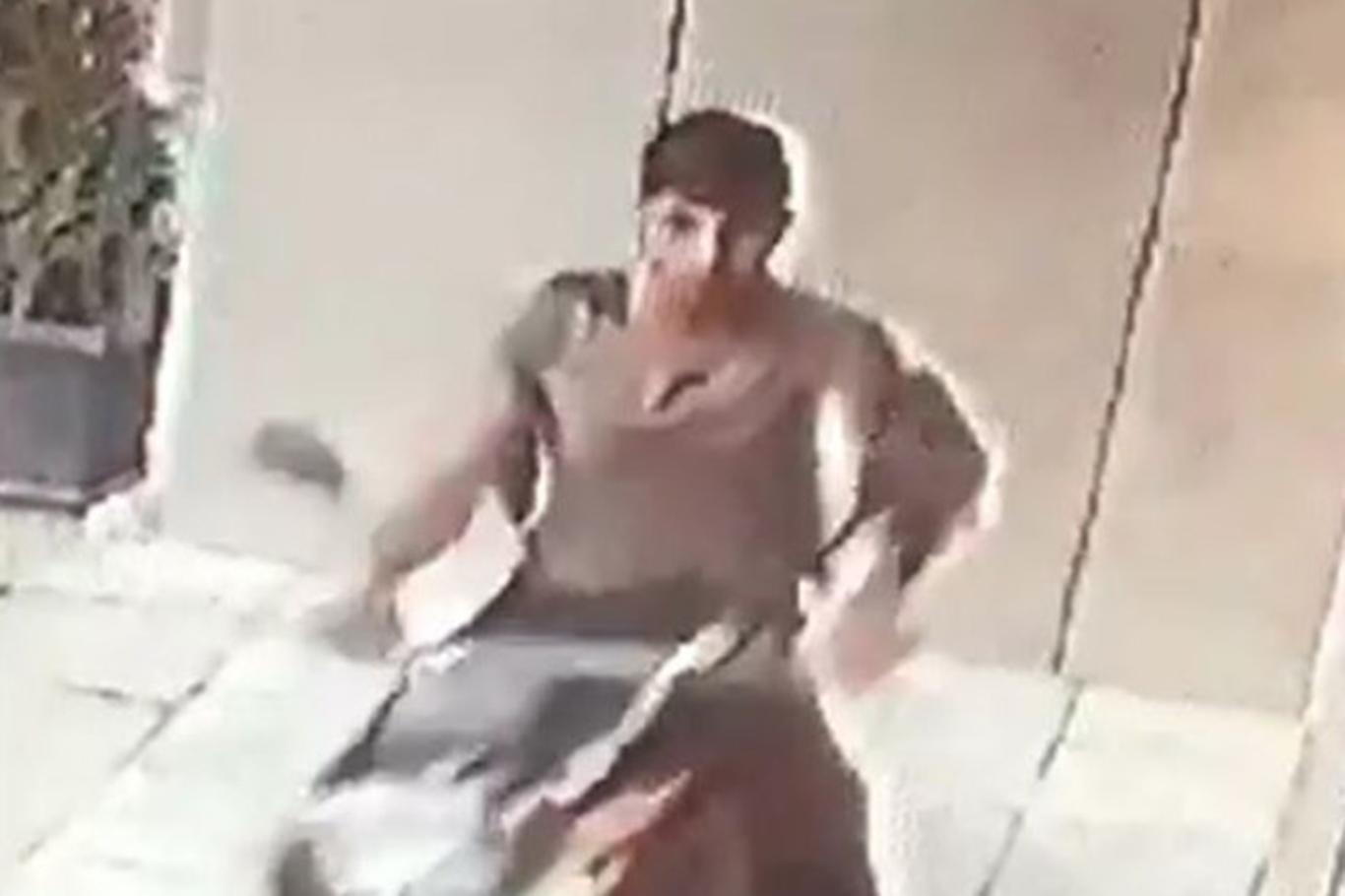 Motosiklet hırsızlığı güvenlik kamerasında