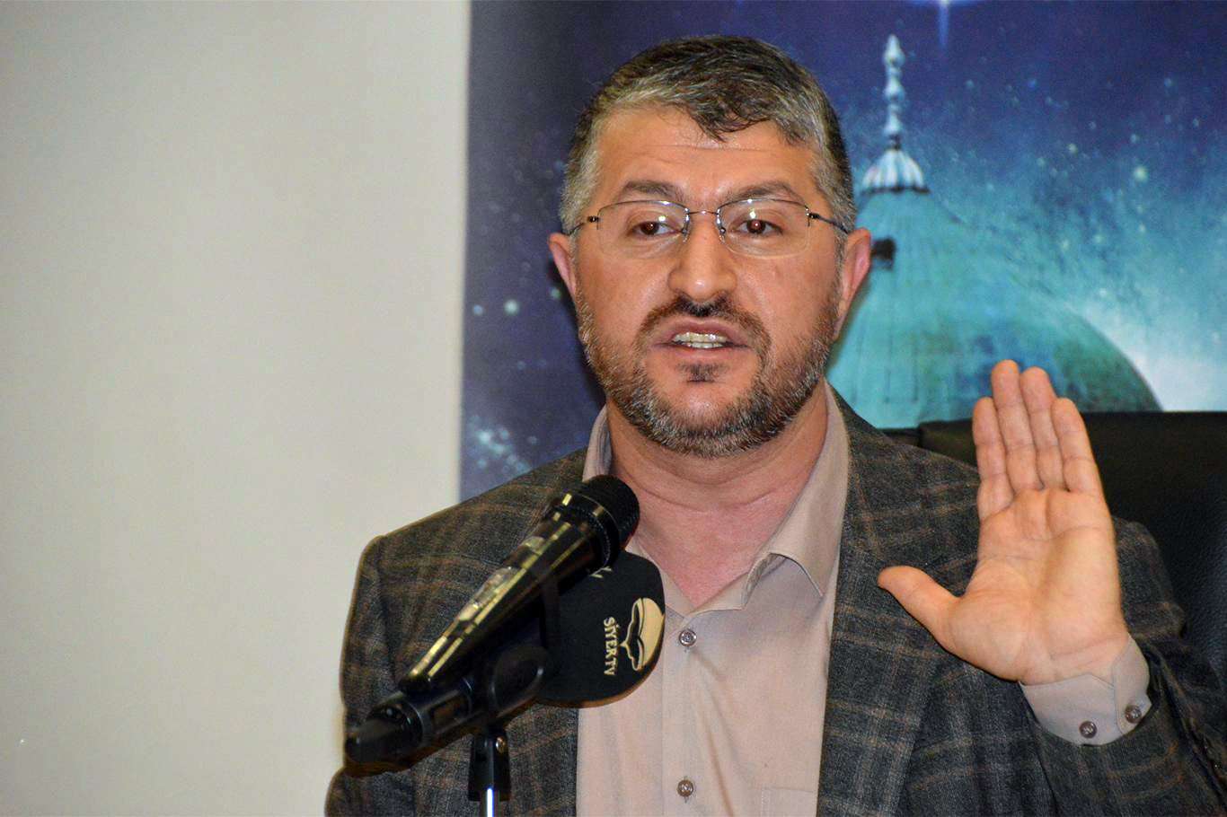 Muhammed Emin Yıldırım'dan teravih namazının camilerde kılınamamasına tepki