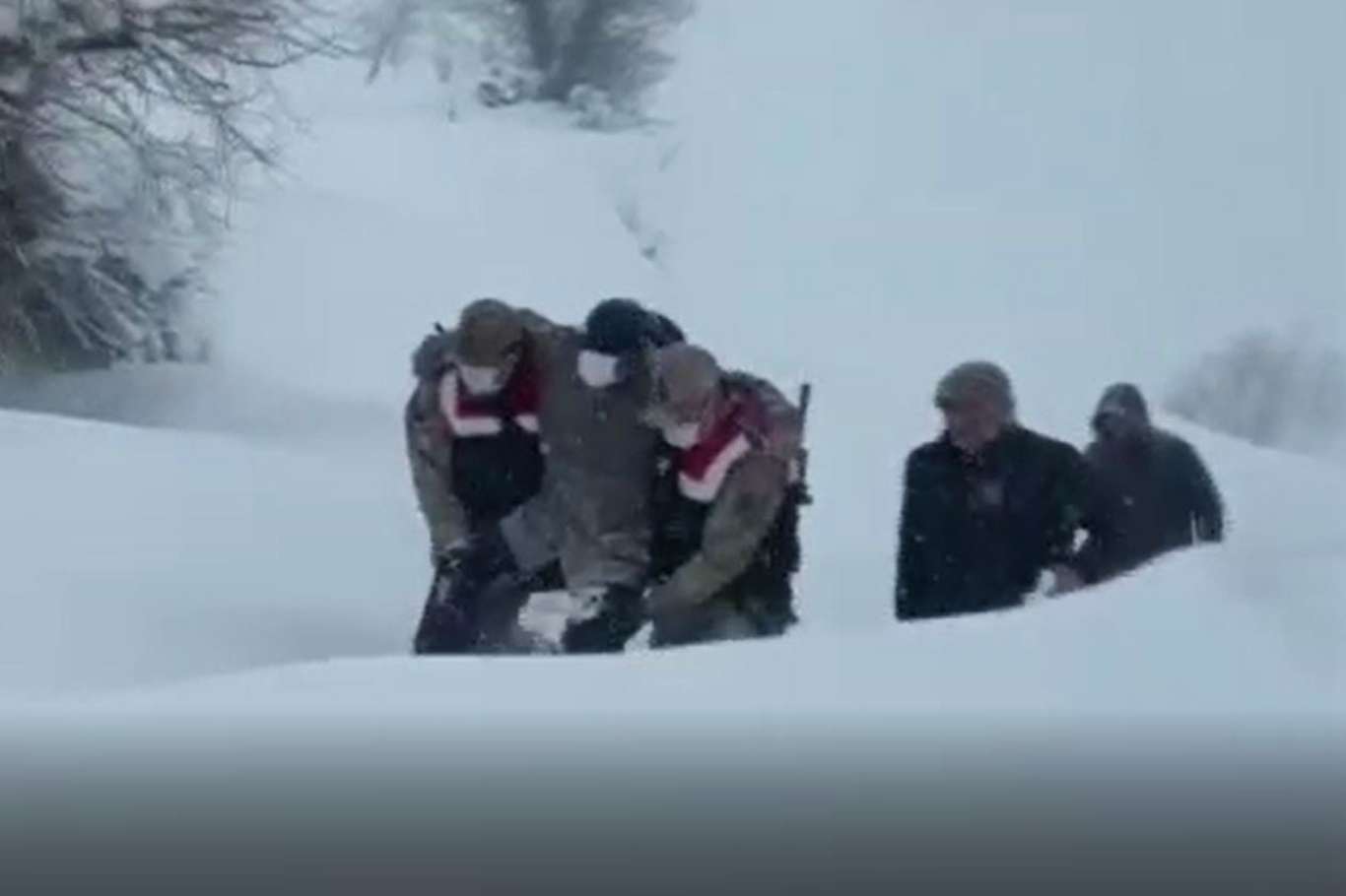 Oduna giderken mahsur kalan vatandaş kurtarıldı