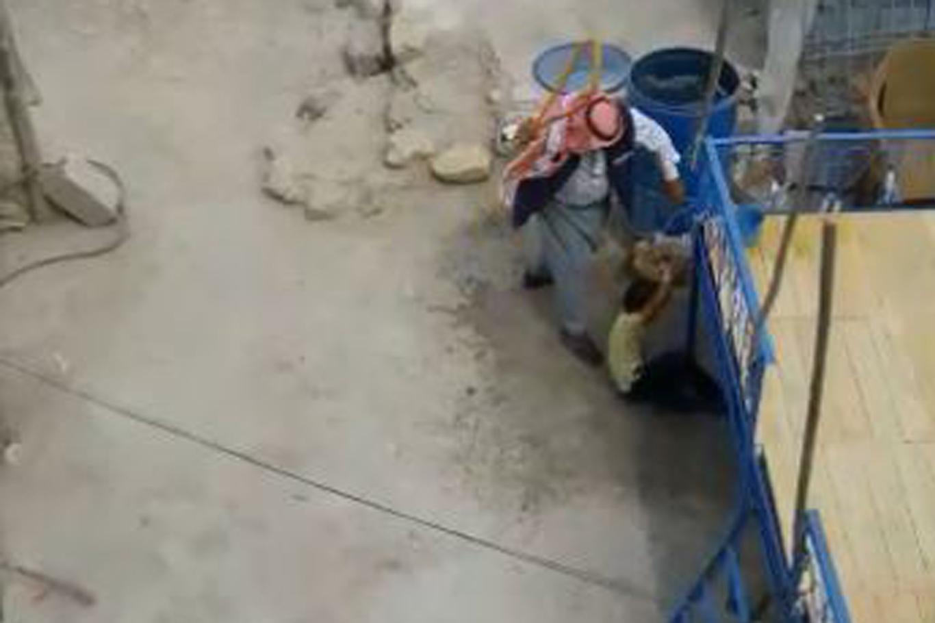 Oğlunu kırbaçlayan baba tutuklandı