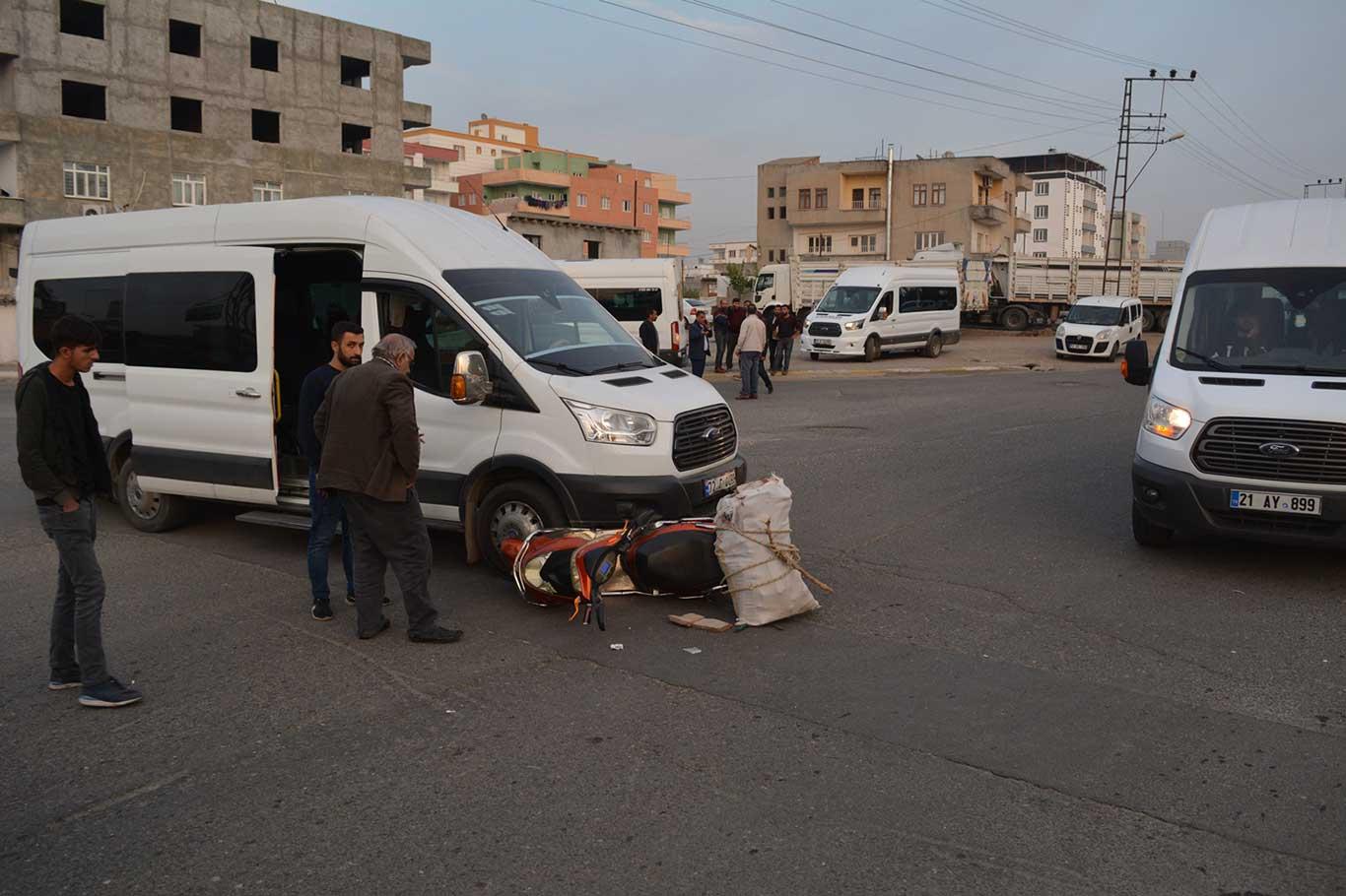 Öğrenci servisi ile motosiklet çarpıştı: Bir yaralı
