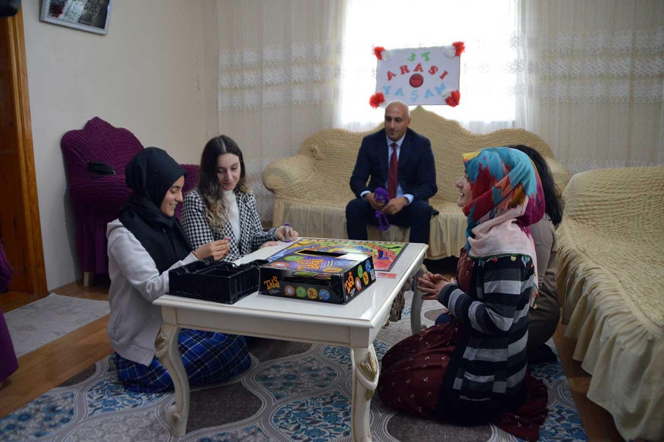 Öğrenciler '3T Arası Hayat' projesiyle derslerine daha fazla vakit ayırıyor