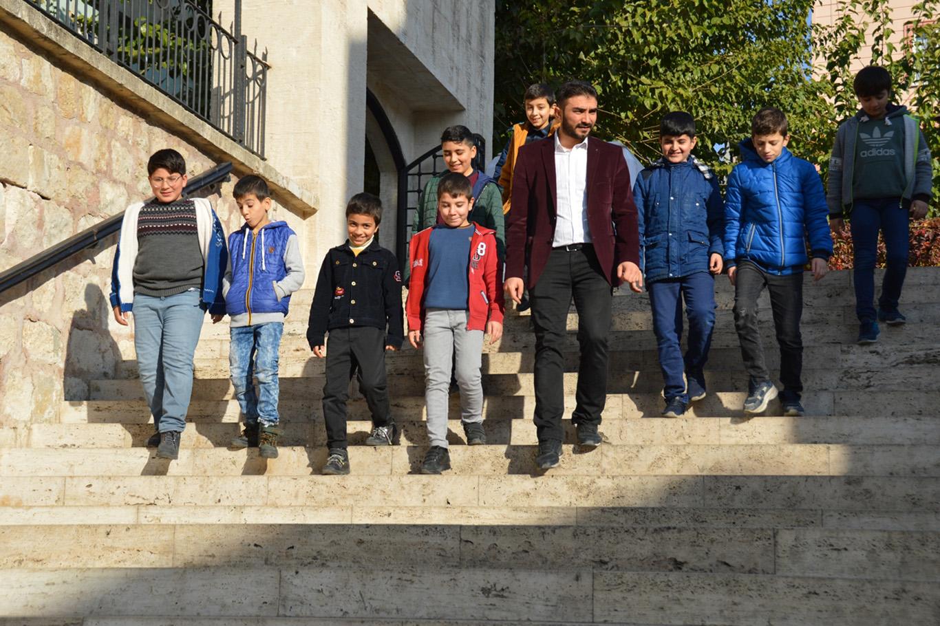 ​Öğrenciler ara tatilde tarihi mekânlar ve camileri gezdi