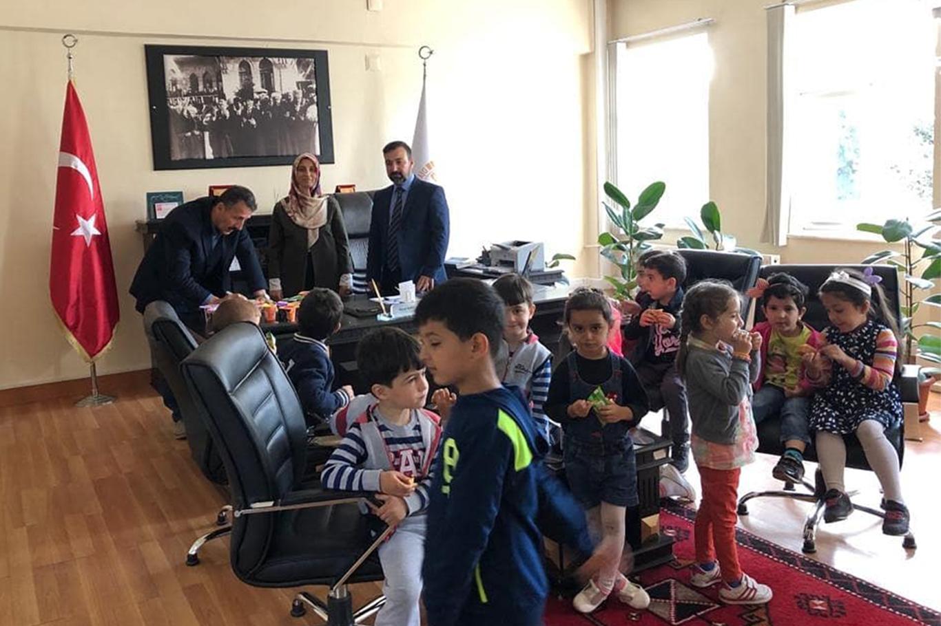 Öğrenciler harçlıklarını cami inşaatına bağışladı