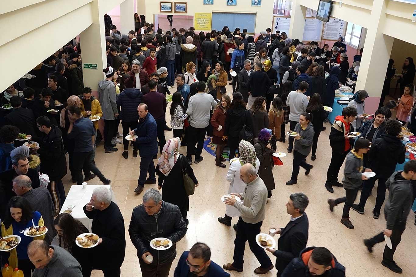 ​Öğrencilerden ihtiyaç sahibi aileler yararına kermes