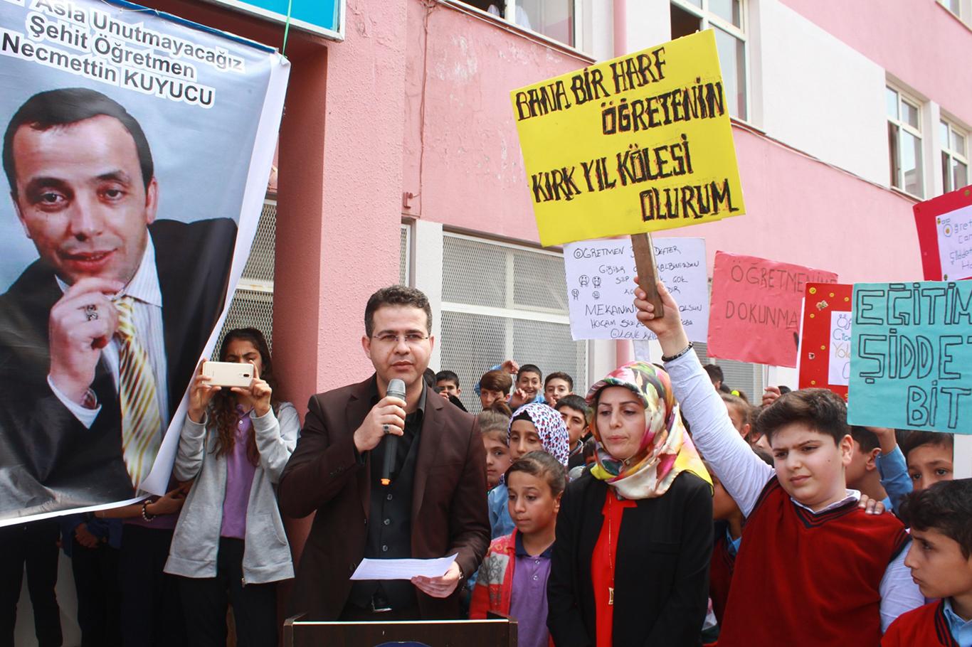 ​Öğrencilere sevgi ve saygıyı aşılamış kişiler örnek olarak gösterilmeli  