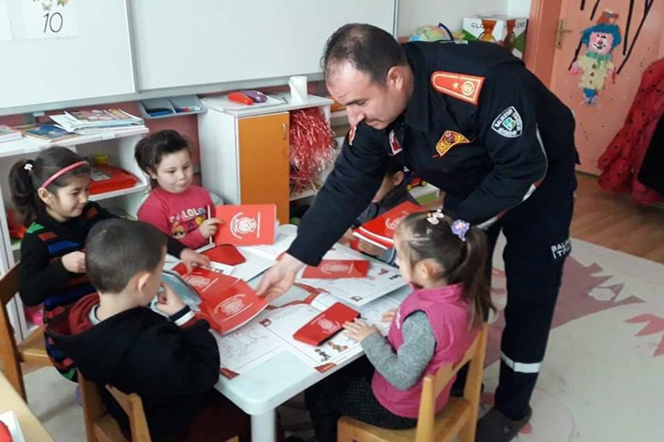 Öğrencilere yangın eğitimi verildi