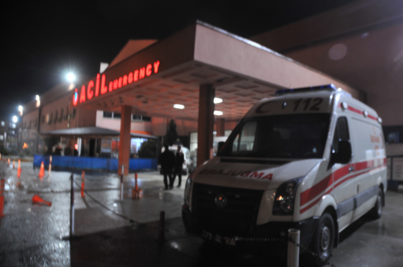 Öğrencilerin tartışması bıçaklı kavgaya dönüştü:1 yaralı