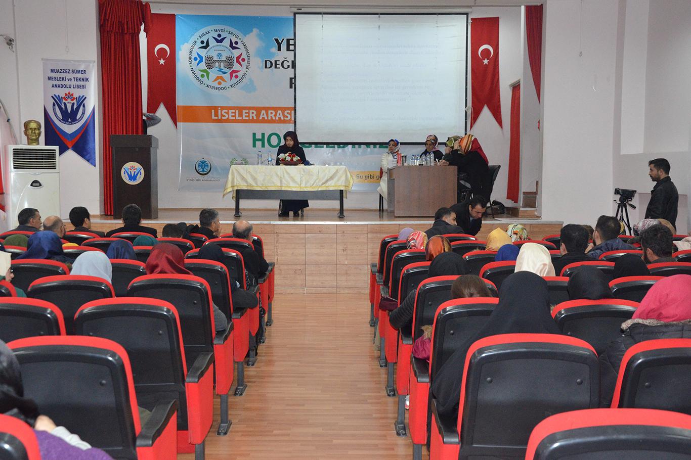 Ortaokul öğrencileri Kur'an-ı Kerim ve hafızlık yarışmasında ter döktü