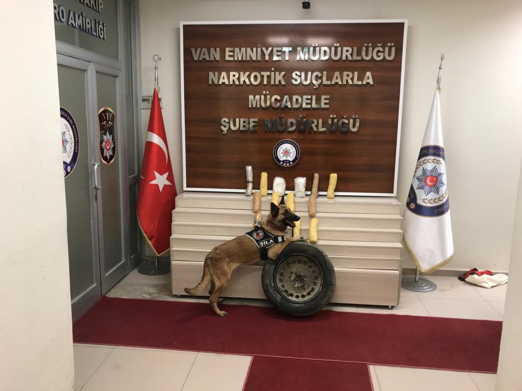 Otomobilde uyuşturucu ele geçirildi