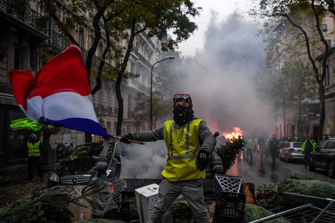 Paris eylemlerine yoğun güvenlik önlemleri