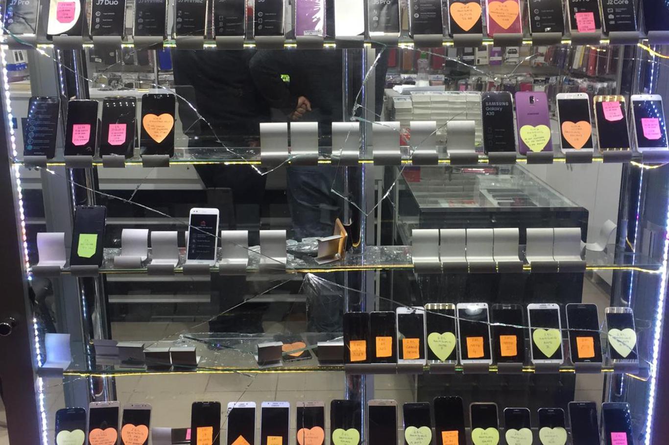 Pasajda saklanan hırsız 40 bin TL değerinde telefon çaldı