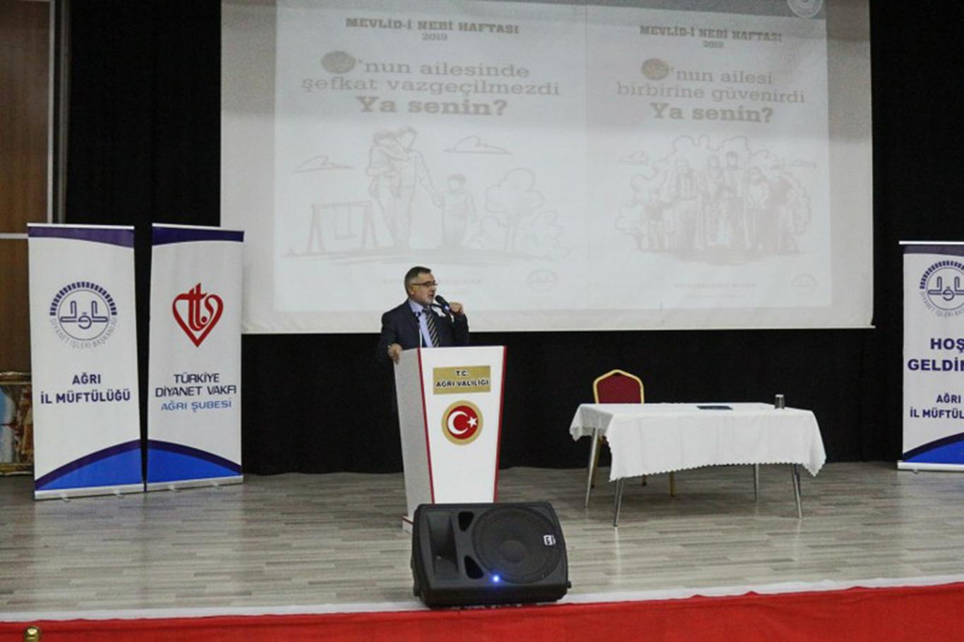 "Peygamber Efendimiz insanlık için rol modeldir"