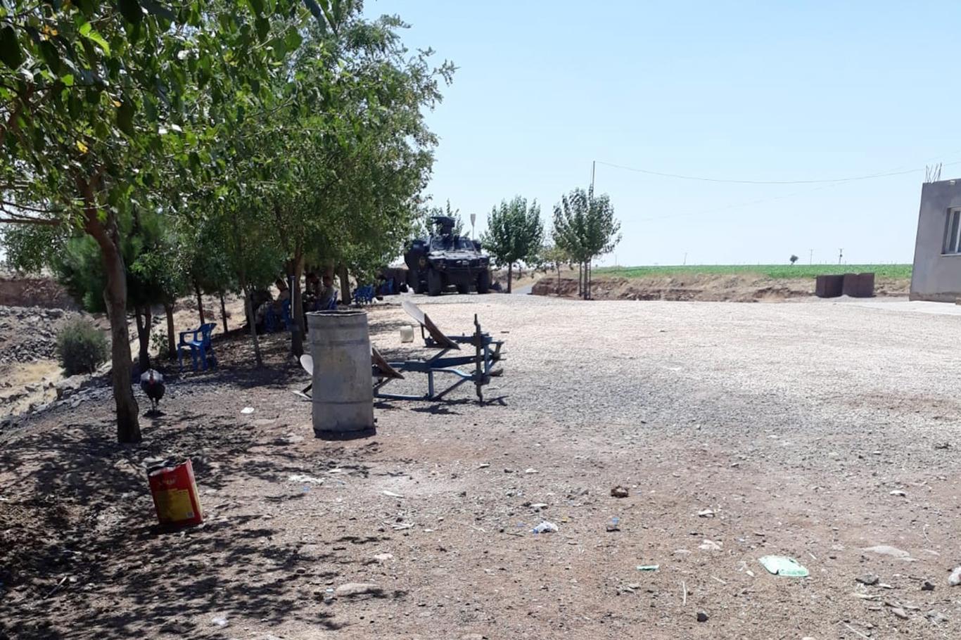 "Polis kontrol noktası kaldırılmazsa köyümüzü terk edeceğiz"