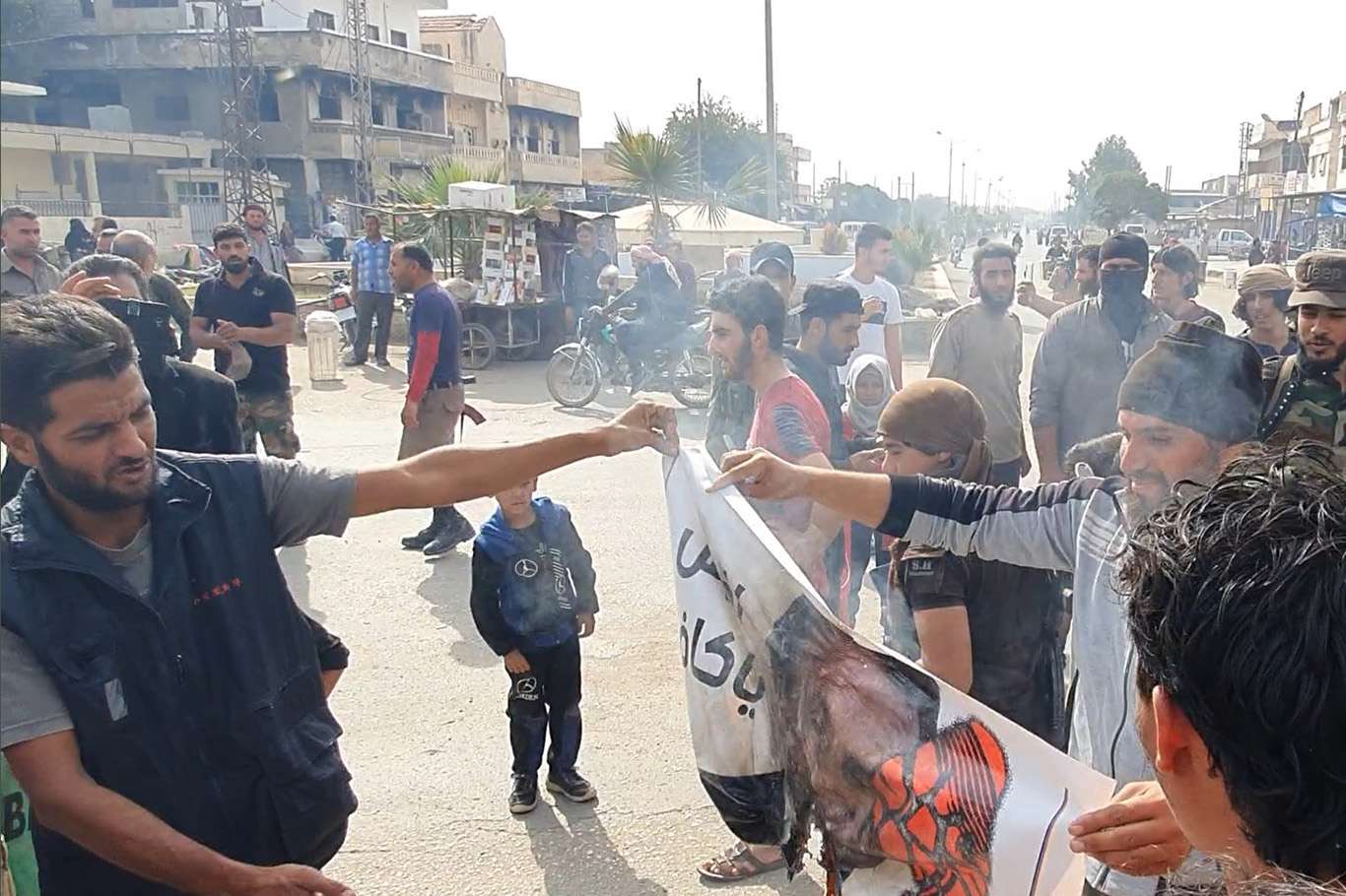 Resulayn’da İslam düşmanı Fransa protesto edildi