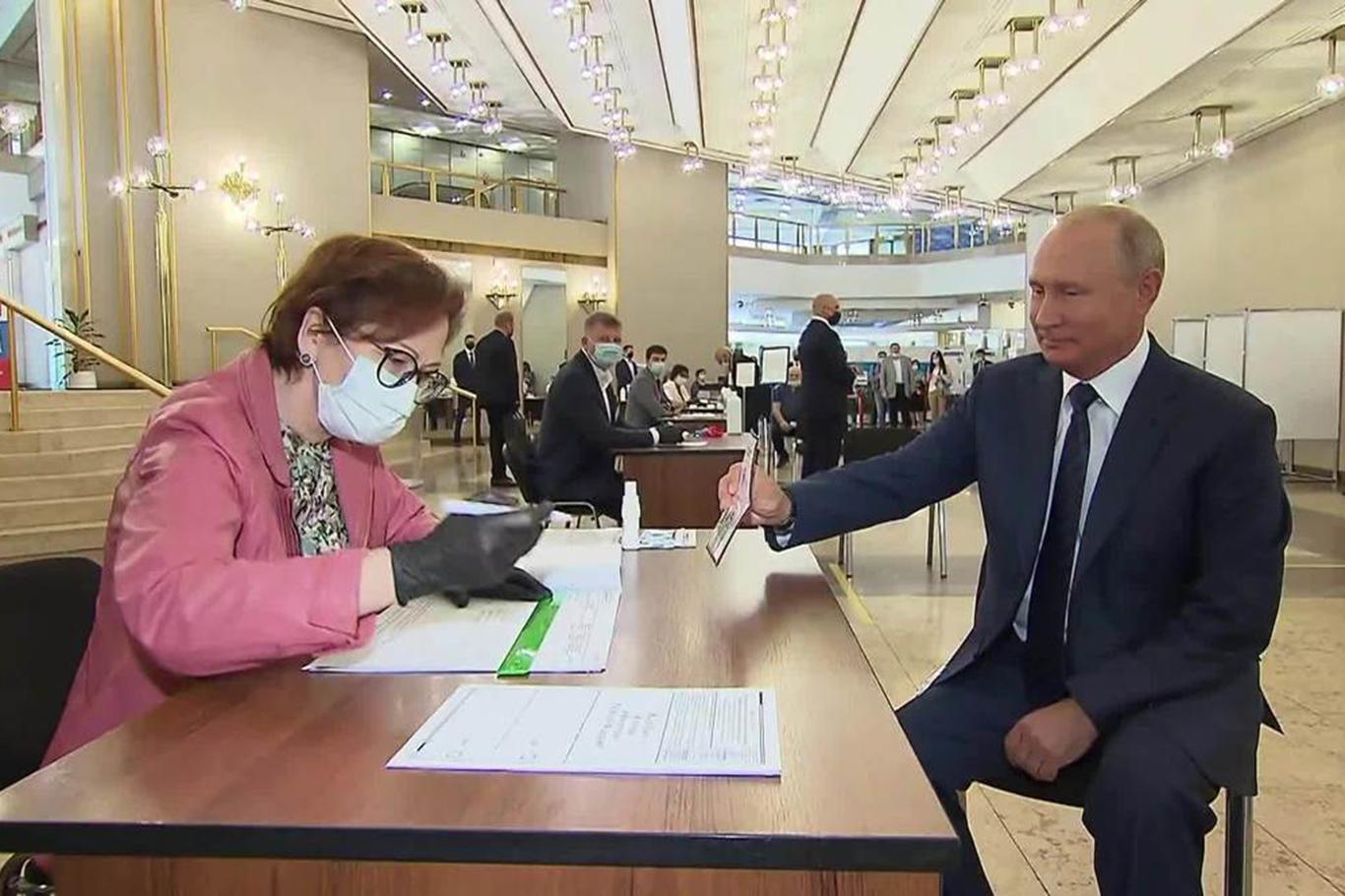 Rusya Devlet Başkanı Putin 2036'ya kadar iktidarda kalabilecek
