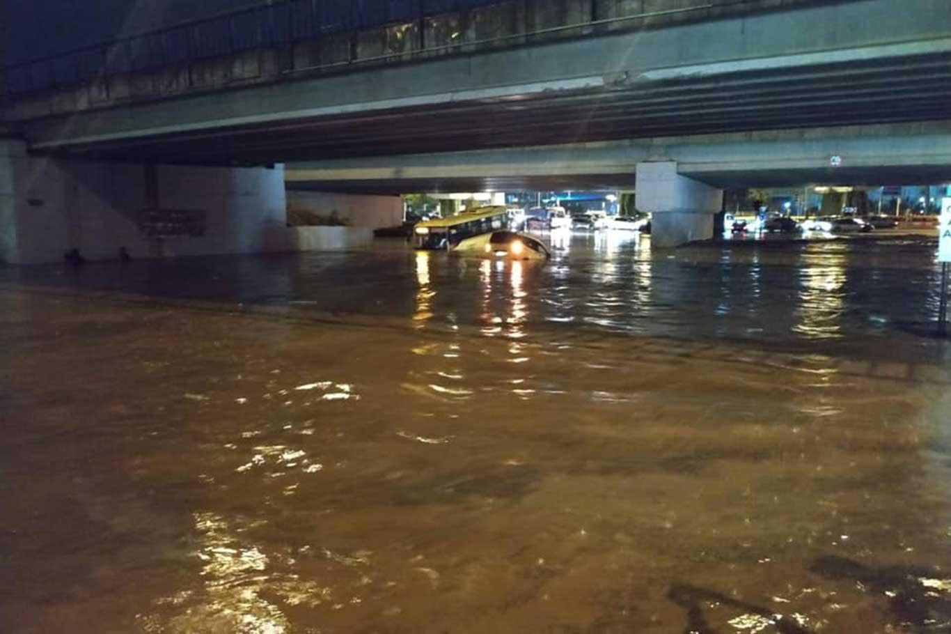 Sağanak sele neden oldu