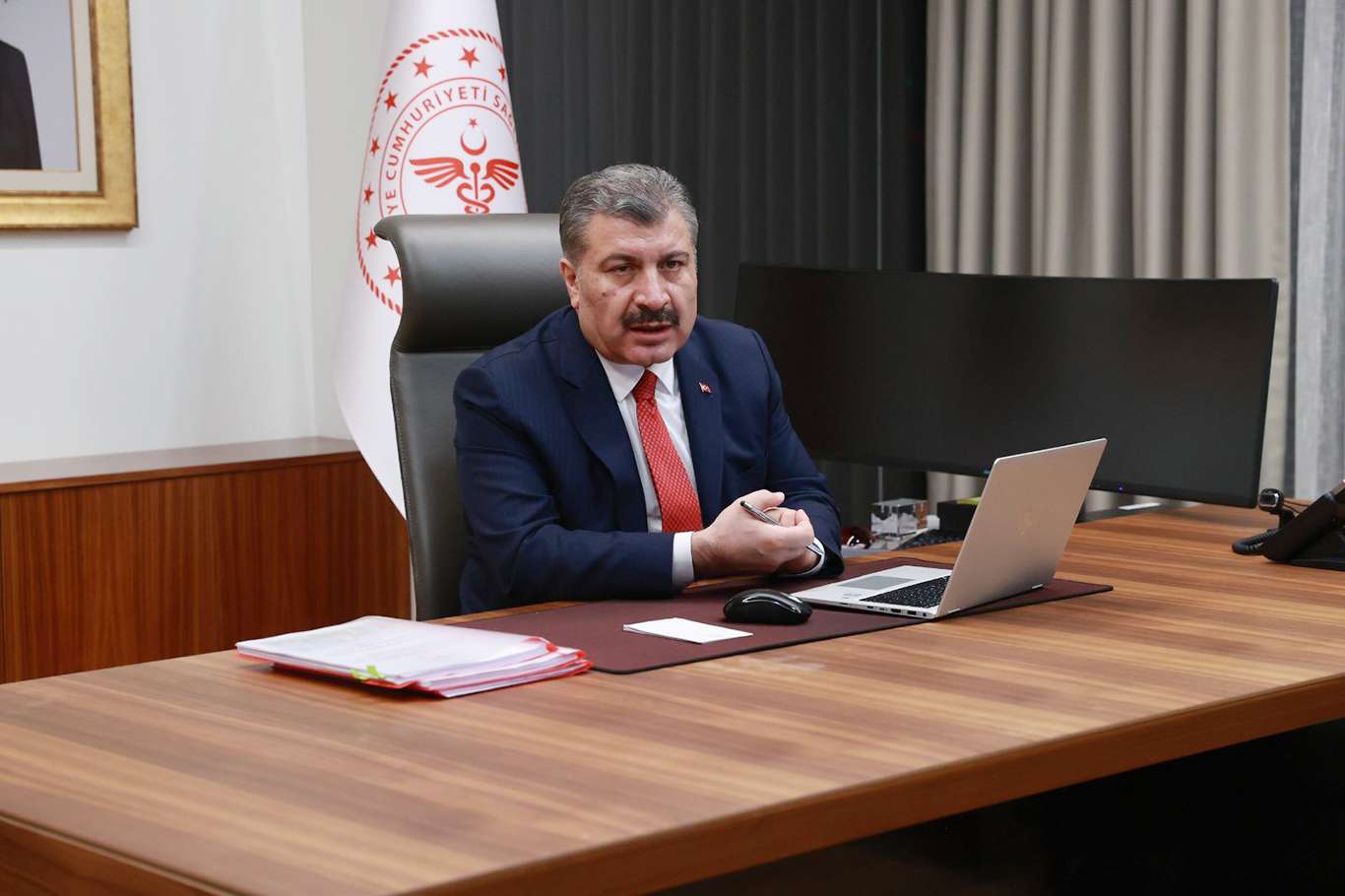Sağlık Bakanı Koca vatandaşlardan “#bizevdeyiz” paylaşımı istedi