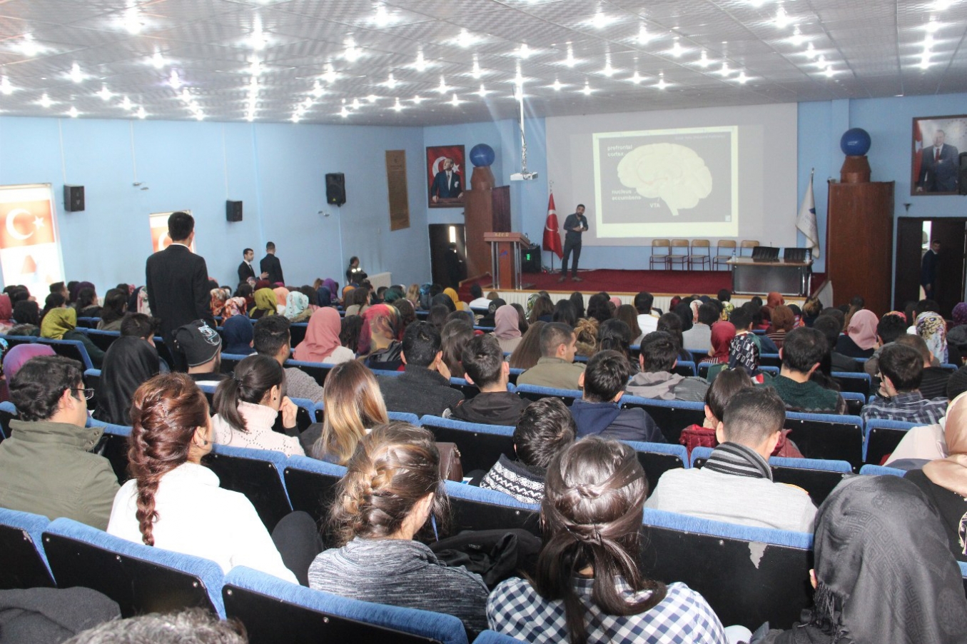 Sağlık öğrencileri madde bağımlılığı konusunda bilgilendirildi
