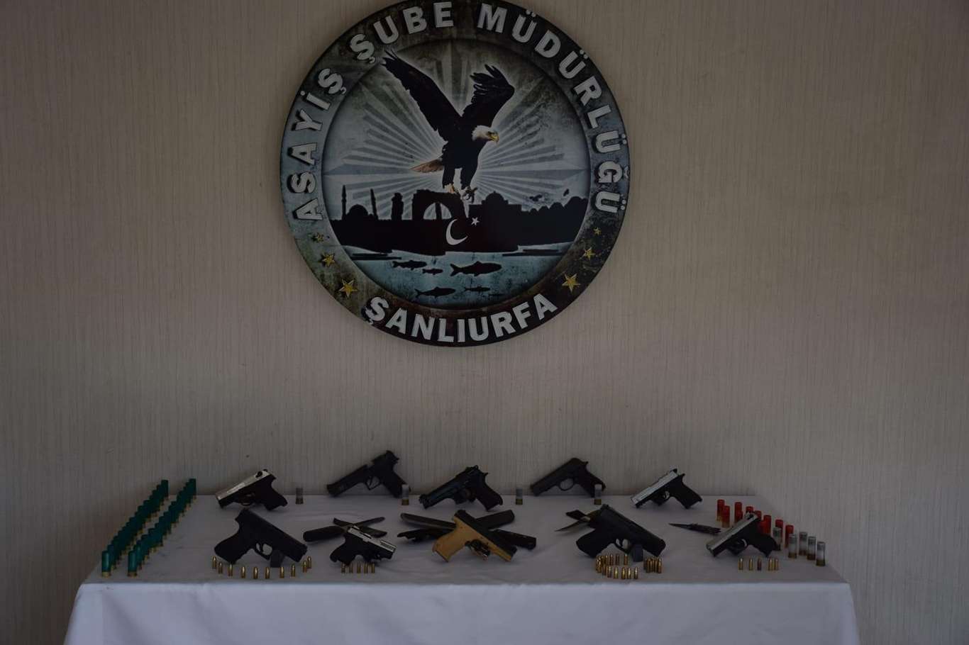 Şanlıurfa'da düzenlenen operasyonda silah ve mühimmat ele geçirildi