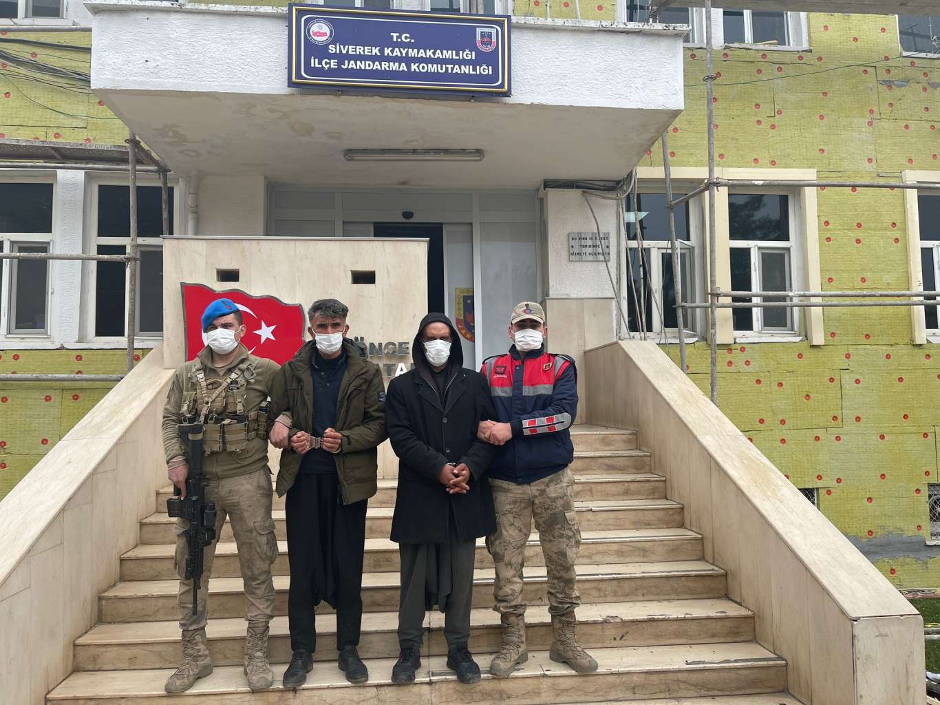 Şanlıurfa'da haklarında 34'er yıl kesinleşmiş hapis cezası bulunan 2 kişi yakalandı