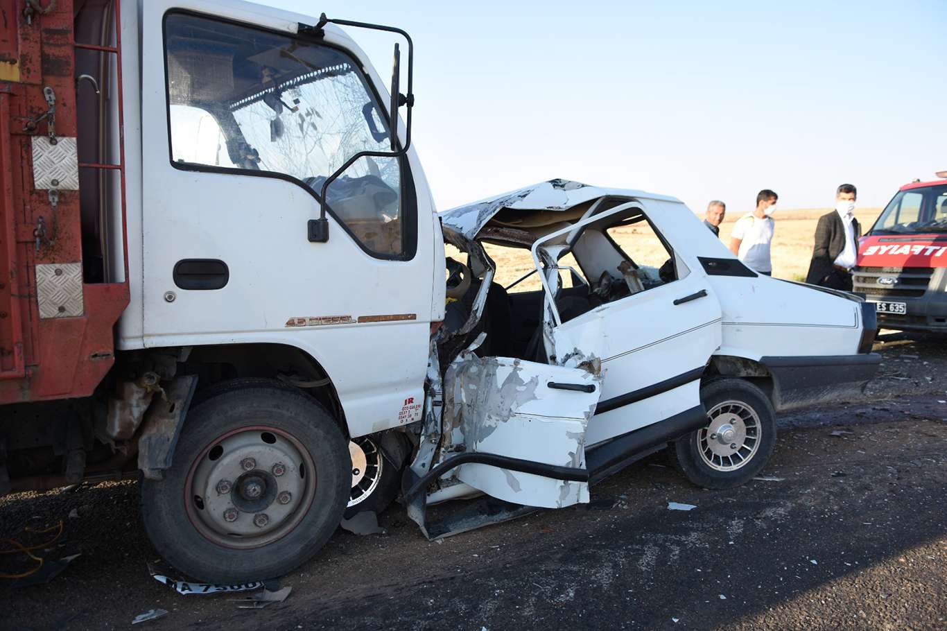 Suriyeli işçileri taşıyan otomobil ile kamyonet çarpıştı: 3 ölü, bir yaralı