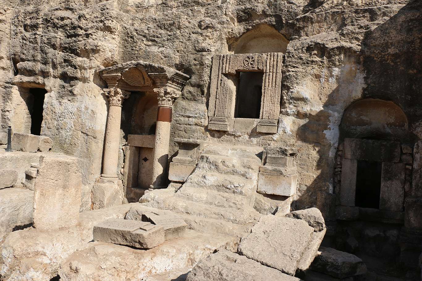 Şanlıurfa'daki "Ölüler Şehri" ziyaretçilerini bekliyor