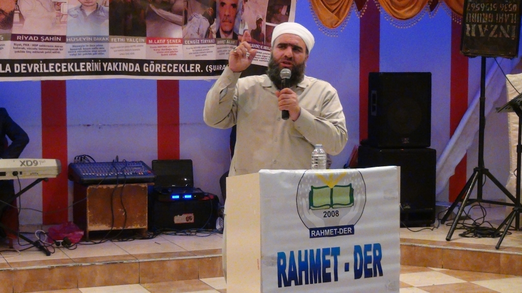 'Şehadet kendini Allah ve Resulüne feda etmektir'