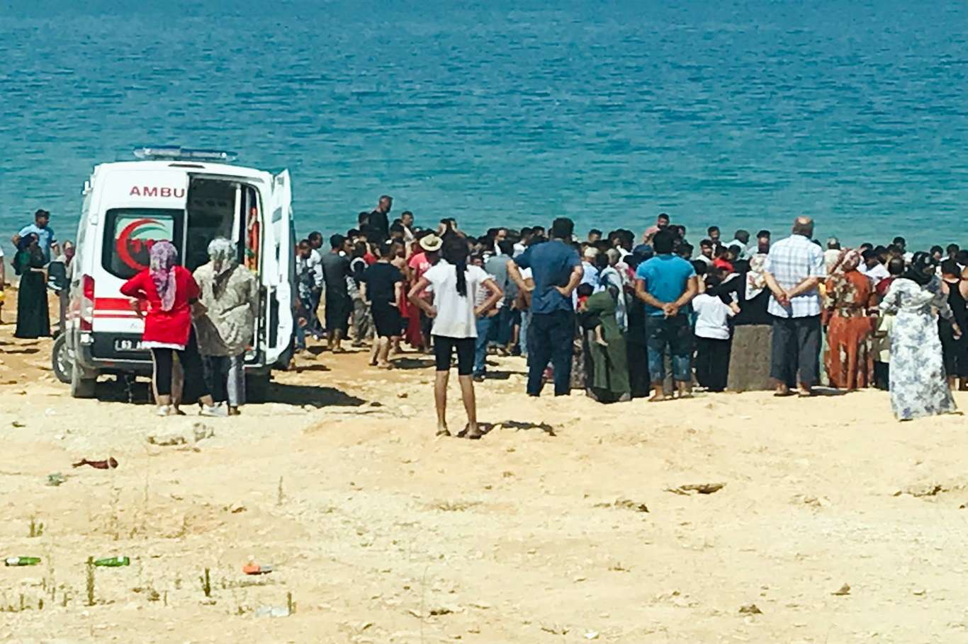 Serinlemek amacıyla baraj gölüne giren 2 kişi boğuldu