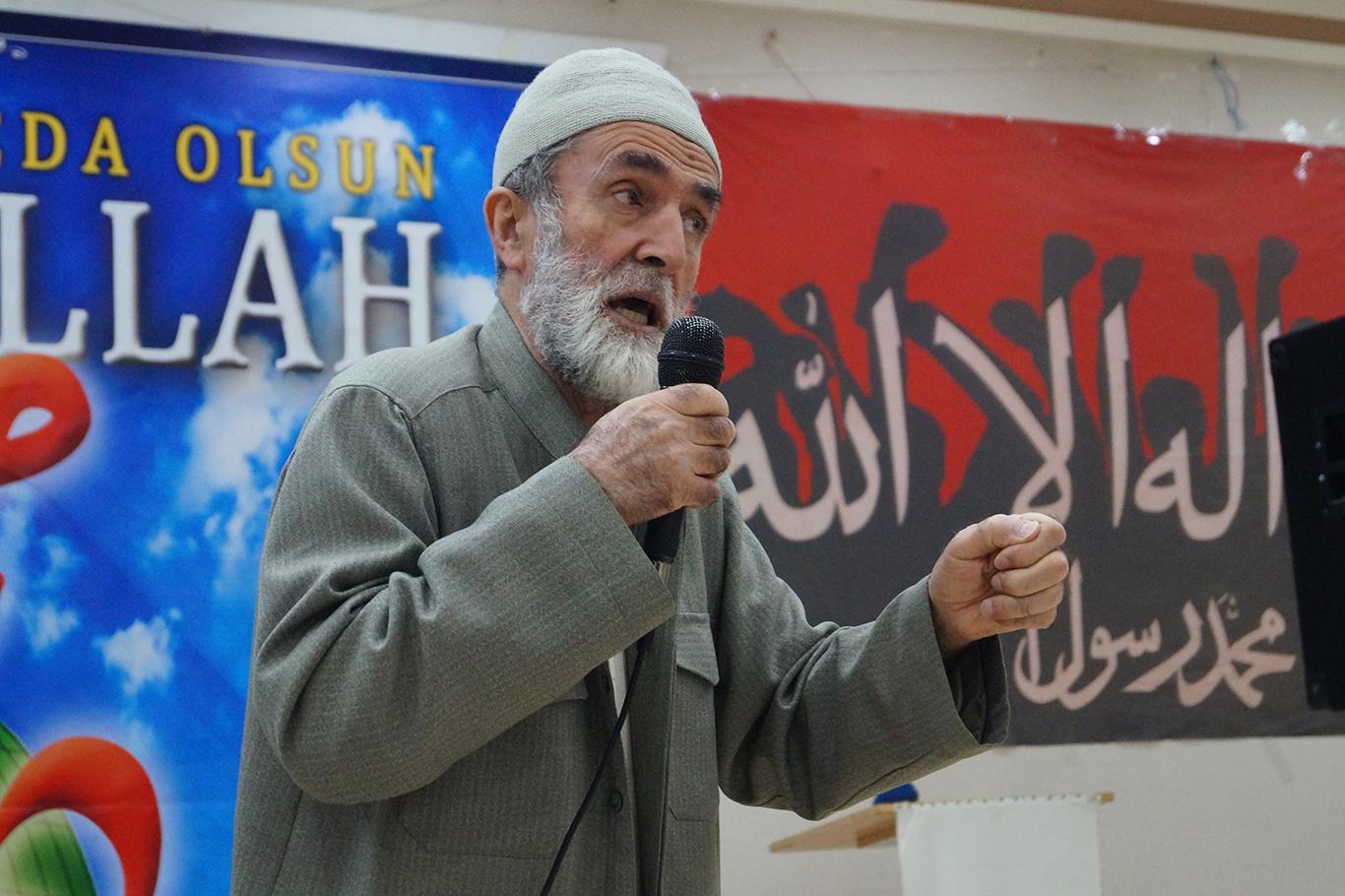 "Sevgi baştan sona ihlastır"