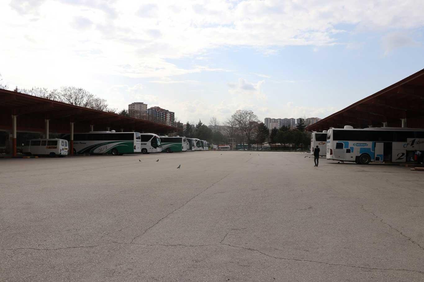 Seyahat için otogara gelen yolcular geri çevriliyor