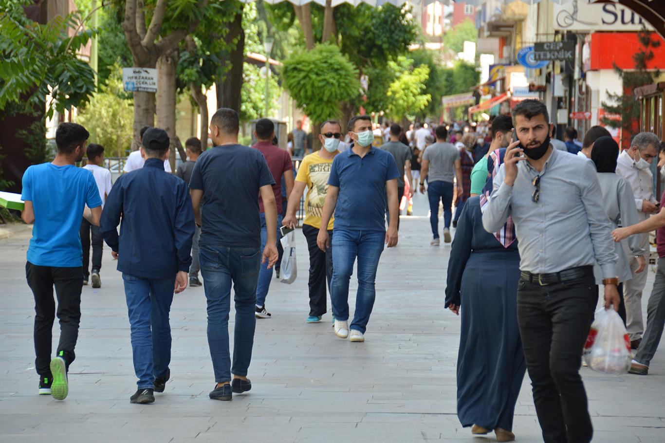 Siirtliler, ilk defa bir bayramı evde geçirecek olmanın burukluğunu yaşıyor