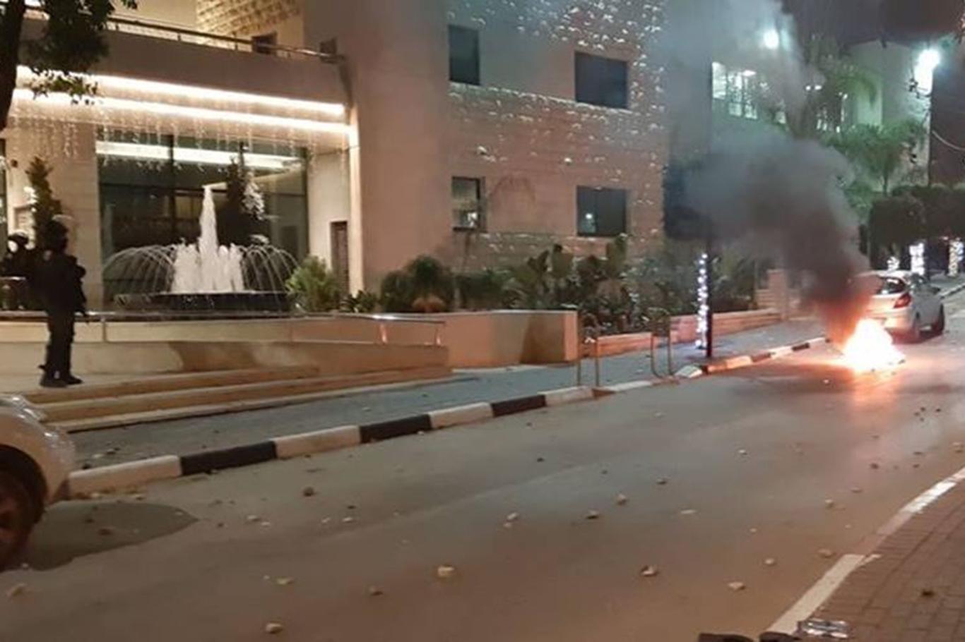 Siyonist çeteler Ramallah'a saldırdı: 10 yaralı