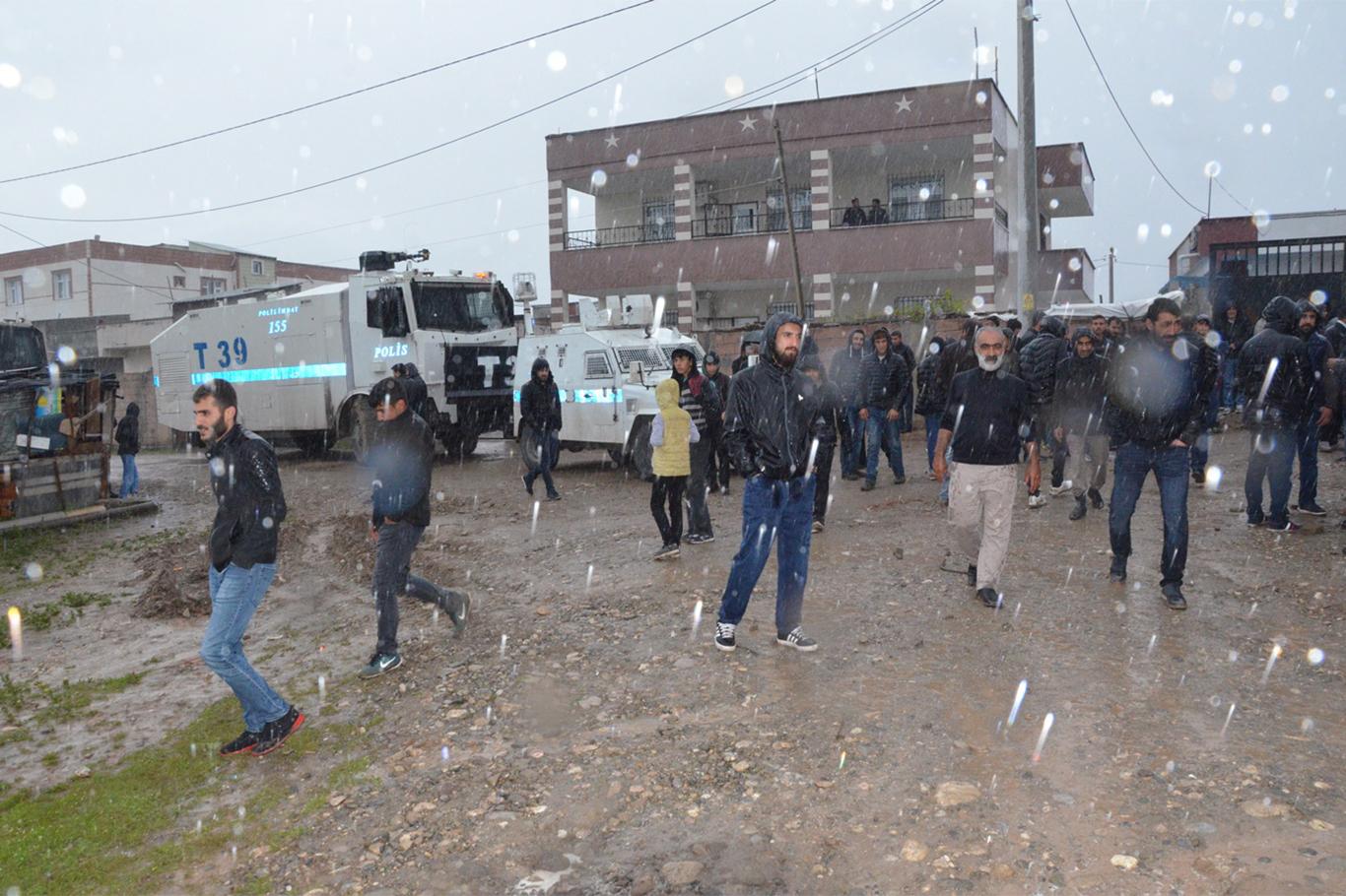 ​"Sözünü tutmayan DEDAŞ, polis eşliğinde köye geldi"