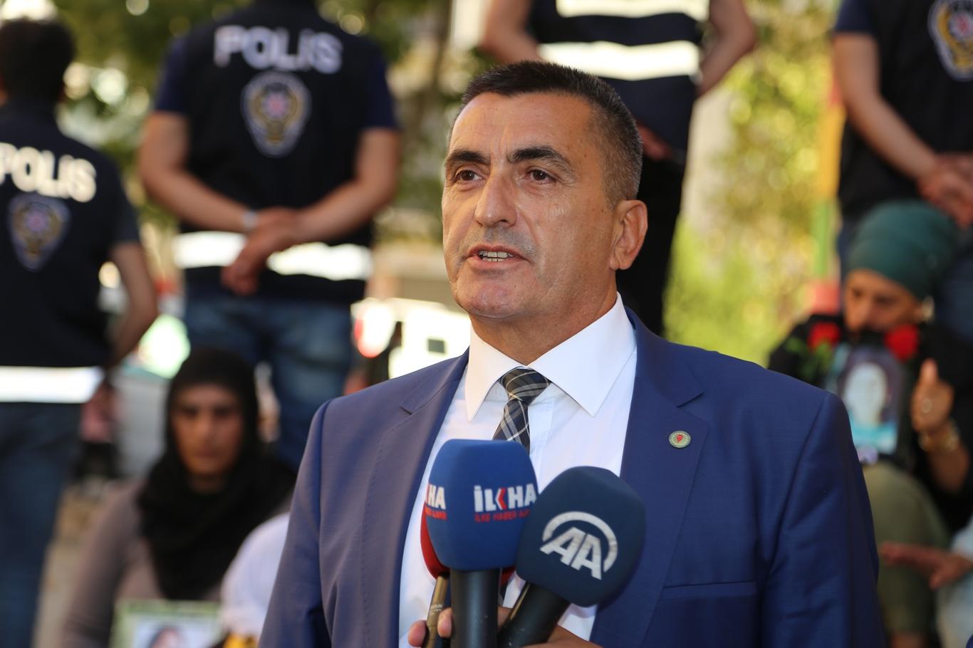 STK’lardan evlat nöbetindeki ailelere ziyaretler devam ediyor